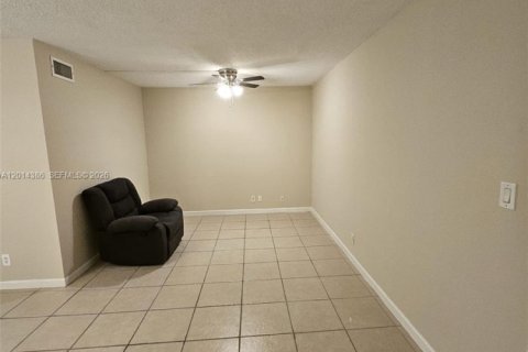 Condominio en alquiler en Coral Springs, Florida, 1 dormitorio, 56.67 m2 № 2076427 - foto 6