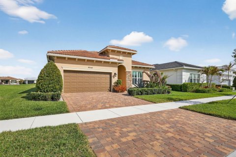 House in Port St. Lucie, Florida 3 bedrooms, 179.49 sq.m. № 2241008