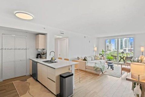Copropriété à louer à Miami, Floride: 2 chambres, 88.35 m2 № 2072673 - photo 2