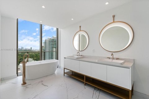 Condo in Miami, Florida, 4 bedrooms  № 2048404 - photo 10
