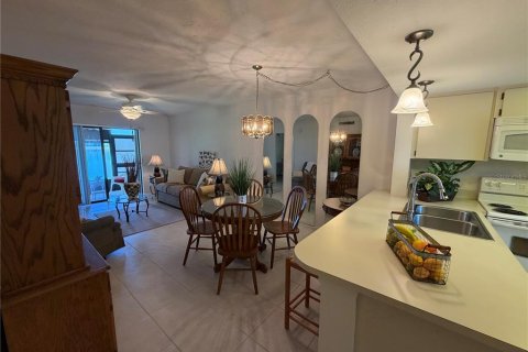 Condo in Punta Gorda, Florida, 2 bedrooms  № 2211451 - photo 9