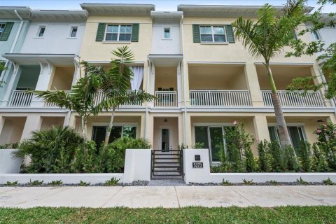 Touwnhouse à louer à Palm Beach Gardens, Floride: 4 chambres, 209.22 m2 № 1100058 - photo 1