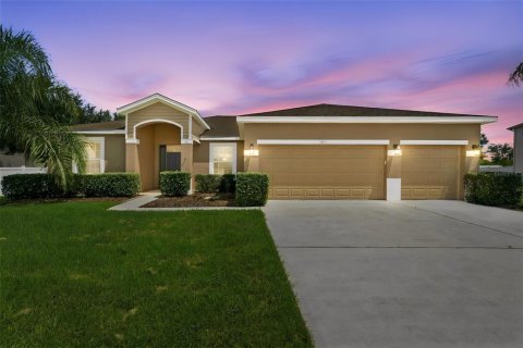 House in Deltona, Florida 4 bedrooms, 229 sq.m. № 2302252