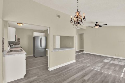Casa en alquiler en Kissimmee, Florida, 4 dormitorios, 146.6 m2 № 1908495 - foto 9