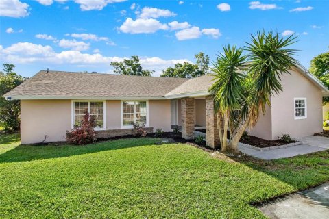 Casa en alquiler en Kissimmee, Florida, 4 dormitorios, 146.6 m2 № 1908495 - foto 1