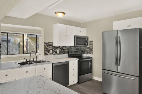 Casa en alquiler en Kissimmee, Florida, 4 dormitorios, 146.6 m2 № 1908495 - foto 7
