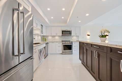 Condo in West Palm Beach, Florida, 3 bedrooms № 2175868 - photo 8