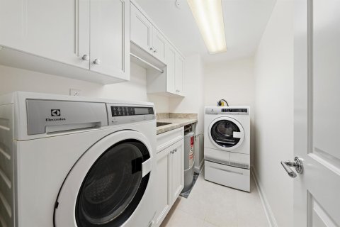 Condo in West Palm Beach, Florida, 3 bedrooms № 2175868 - photo 25