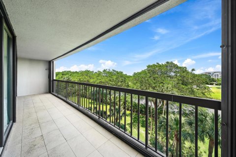 Condo in West Palm Beach, Florida, 3 bedrooms № 2175868 - photo 19