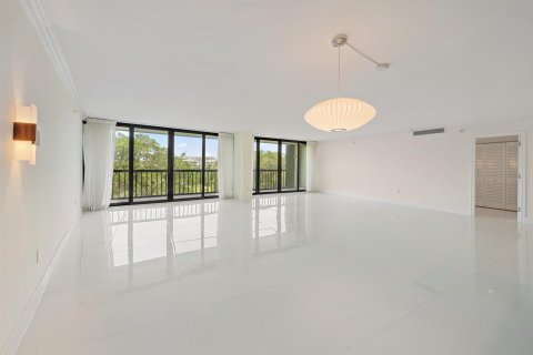Condo in West Palm Beach, Florida, 3 bedrooms № 2175868 - photo 3