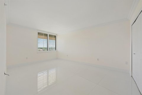 Condo in West Palm Beach, Florida, 3 bedrooms № 2175868 - photo 23