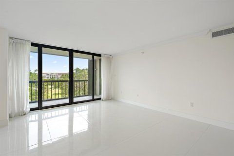 Condo in West Palm Beach, Florida, 3 bedrooms № 2175868 - photo 4
