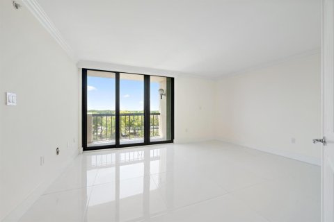 Condo in West Palm Beach, Florida, 3 bedrooms № 2175868 - photo 11