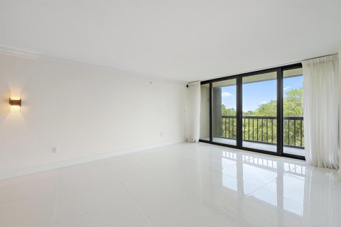 Condo in West Palm Beach, Florida, 3 bedrooms № 2175868 - photo 5