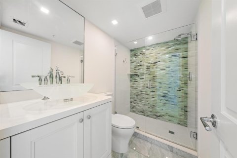 Condo in West Palm Beach, Florida, 3 bedrooms № 2175868 - photo 12