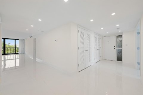 Condo in West Palm Beach, Florida, 3 bedrooms № 2175868 - photo 9
