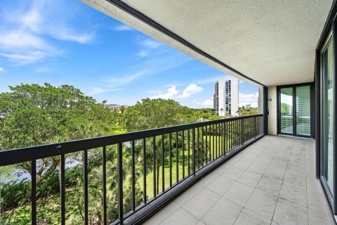 Condo in West Palm Beach, Florida, 3 bedrooms № 2175868 - photo 20