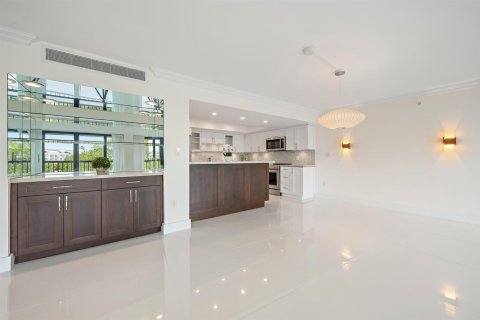 Condo in West Palm Beach, Florida, 3 bedrooms № 2175868 - photo 7