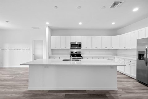 Villa ou maison à vendre à Cape Coral, Floride: 4 chambres, 178.47 m2 № 1860082 - photo 11