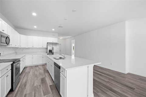 Villa ou maison à vendre à Cape Coral, Floride: 4 chambres, 178.47 m2 № 1860082 - photo 13