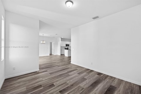Villa ou maison à vendre à Cape Coral, Floride: 4 chambres, 178.47 m2 № 1860082 - photo 20