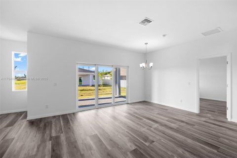 Villa ou maison à vendre à Cape Coral, Floride: 4 chambres, 178.47 m2 № 1860082 - photo 15