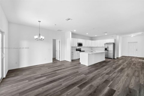 Villa ou maison à vendre à Cape Coral, Floride: 4 chambres, 178.47 m2 № 1860082 - photo 17