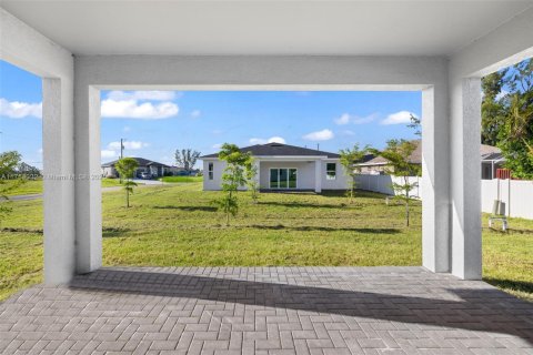 Villa ou maison à vendre à Cape Coral, Floride: 4 chambres, 178.47 m2 № 1860082 - photo 27
