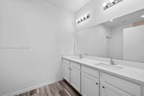 Villa ou maison à vendre à Cape Coral, Floride: 4 chambres, 178.47 m2 № 1860082 - photo 24