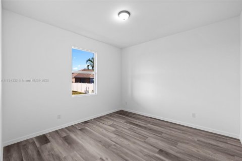 Villa ou maison à vendre à Cape Coral, Floride: 4 chambres, 178.47 m2 № 1860082 - photo 21