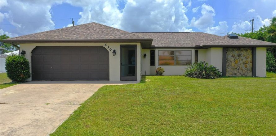 House in Port Charlotte, Florida 3 bedrooms, 150.69 sq.m. № 1857860