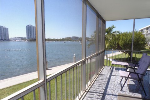 Condominio en venta en Aventura, Florida, 2 dormitorios, 100.61 m2 № 1868727 - foto 9