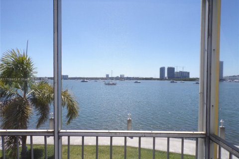 Condominio en venta en Aventura, Florida, 2 dormitorios, 100.61 m2 № 1868727 - foto 5