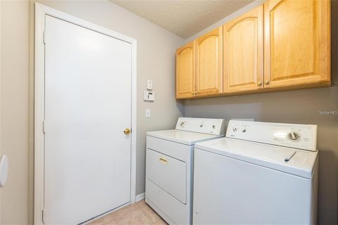 House in Valrico, Florida 5 bedrooms, 223.89 sq.m. № 2213738 - photo 18