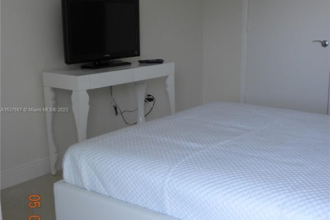 Снять в аренду кондоминиум в Халландейл-Бич, Флорида 2 спальни, 144.37м2, № 1980847 - фото 15