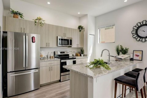 Townhouse in Oakland Park, Florida 1 bedroom, 136.85 sq.m. № 2249404 - photo 5