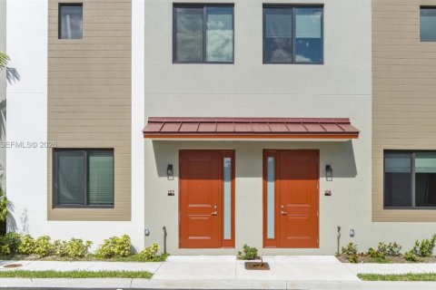 Townhouse in Oakland Park, Florida 1 bedroom, 136.85 sq.m. № 2249404 - photo 3
