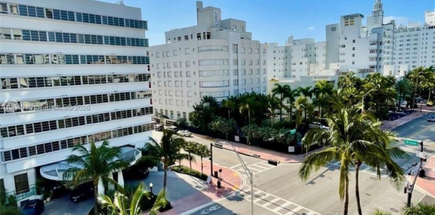 Apartment in Miami Beach, Florida 1 bedroom, 81.38 sq.m. № 2005166