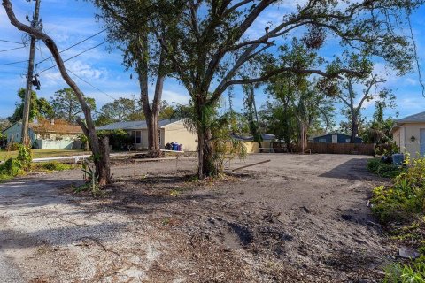 Terreno en venta en Sarasota, Florida № 1525065 - foto 1