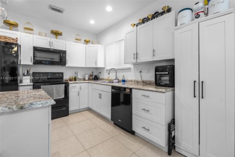 House in Homestead, Florida 4 bedrooms, 163.69 sq.m. № 1760887 - photo 11