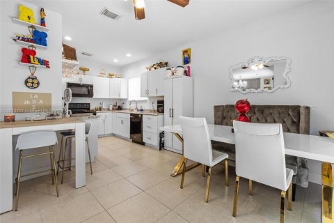 House in Homestead, Florida 4 bedrooms, 163.69 sq.m. № 1760887 - photo 10