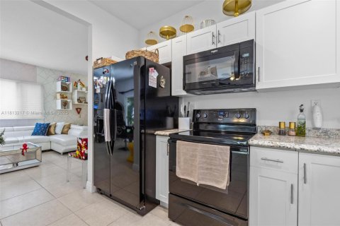 House in Homestead, Florida 4 bedrooms, 163.69 sq.m. № 1760887 - photo 12