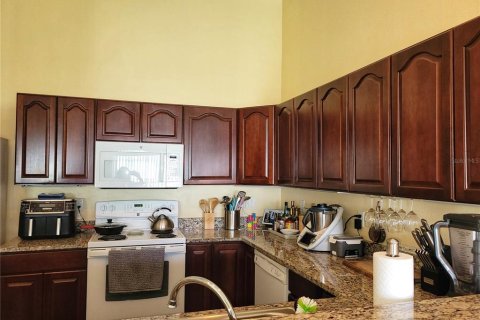 Townhouse in Tampa, Florida 3 bedrooms, 151.71 sq.m. № 1856689 - photo 7