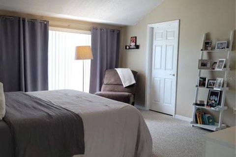 Townhouse in Tampa, Florida 3 bedrooms, 151.71 sq.m. № 1856689 - photo 13