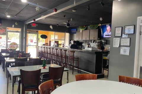 Propiedad comercial en venta en Miami, Florida № 1959373 - foto 5