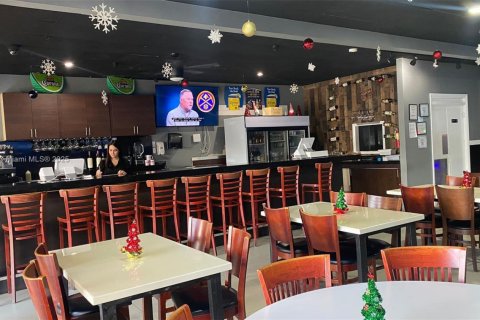 Propiedad comercial en venta en Miami, Florida № 1959373 - foto 3