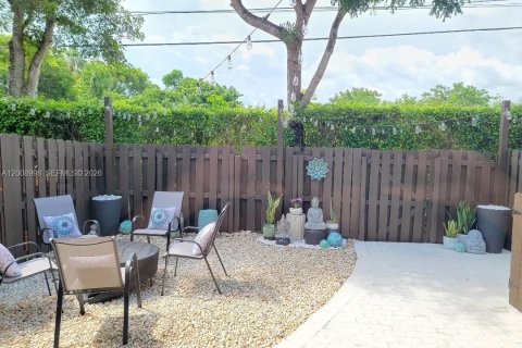 Townhouse in Miami, Florida 3 bedrooms, 146.79 sq.m. № 2075221 - photo 7