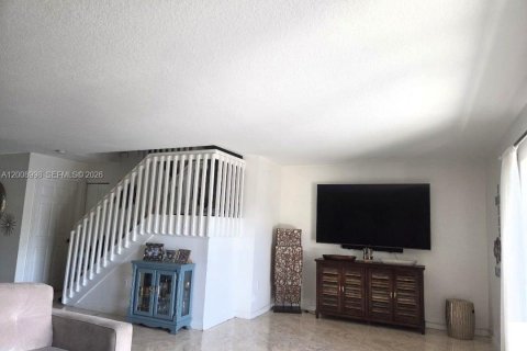 Townhouse in Miami, Florida 3 bedrooms, 146.79 sq.m. № 2075221 - photo 4