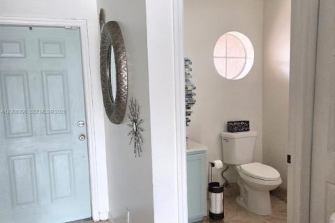 Townhouse in Miami, Florida 3 bedrooms, 146.79 sq.m. № 2075221 - photo 2