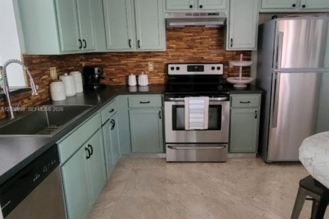 Townhouse in Miami, Florida 3 bedrooms, 146.79 sq.m. № 2075221